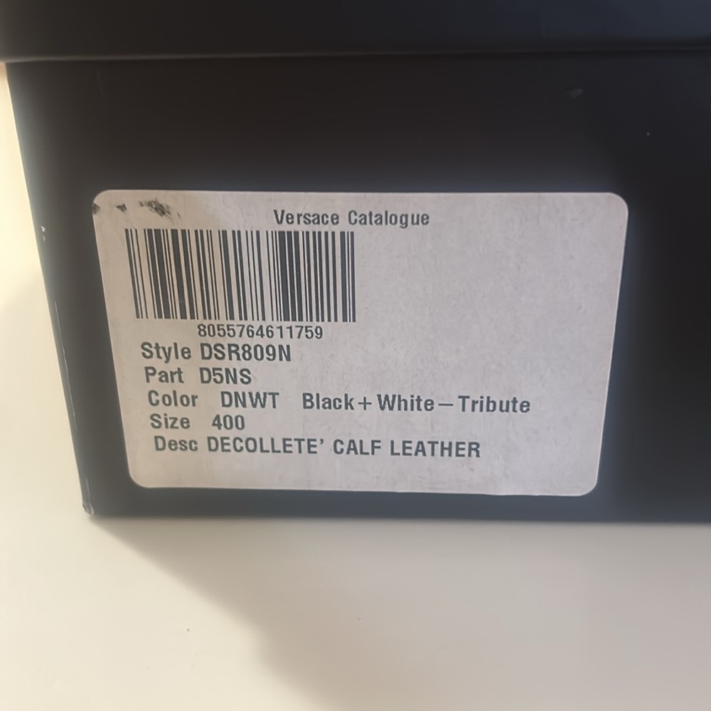 Great condition Versace black and white tribute logo heels - Picture 7 of 10